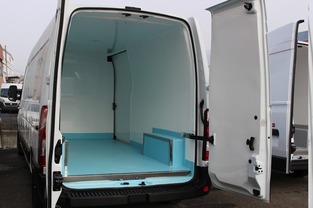 Isotermo - Interior furgon base azul desde fuera